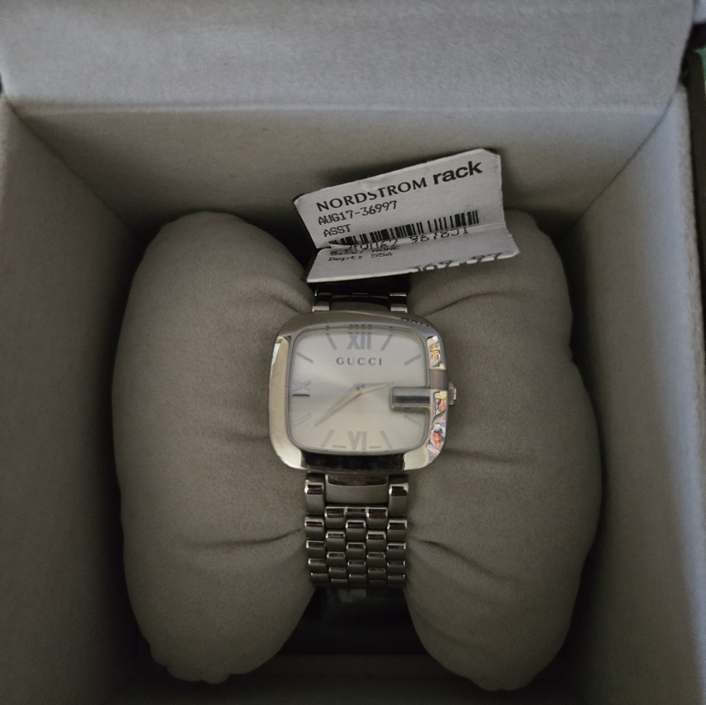 WOMENS GUCCI " G" WATCH - Picture 6 of 12